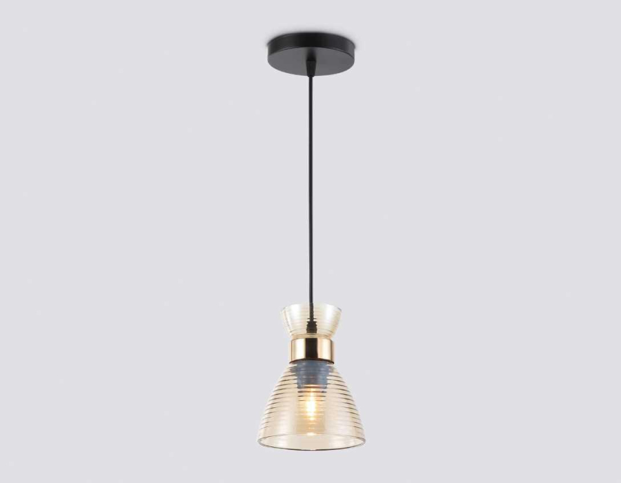 Светильник подвесной со стеклянным плафоном Ambrella light Traditional TR3403